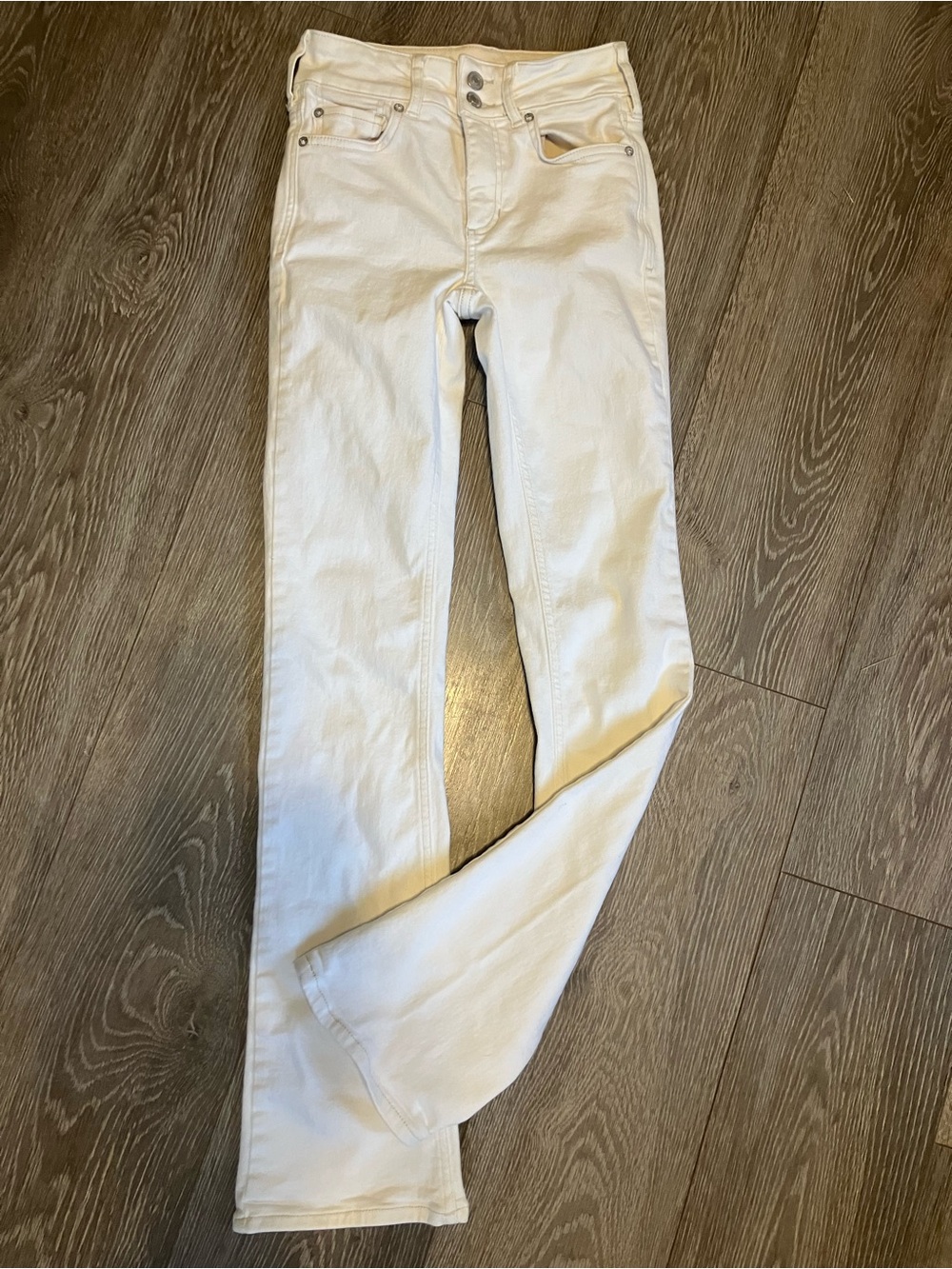 ✨EUC✨We The Free White Slim Straight Jeans Sz 25